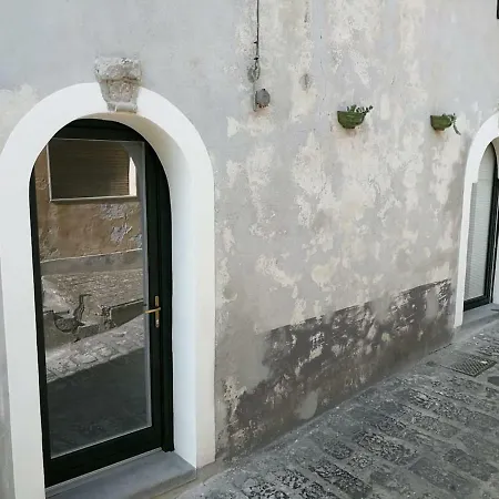 Casa Tuccari * קסטיליונה די סיציליה